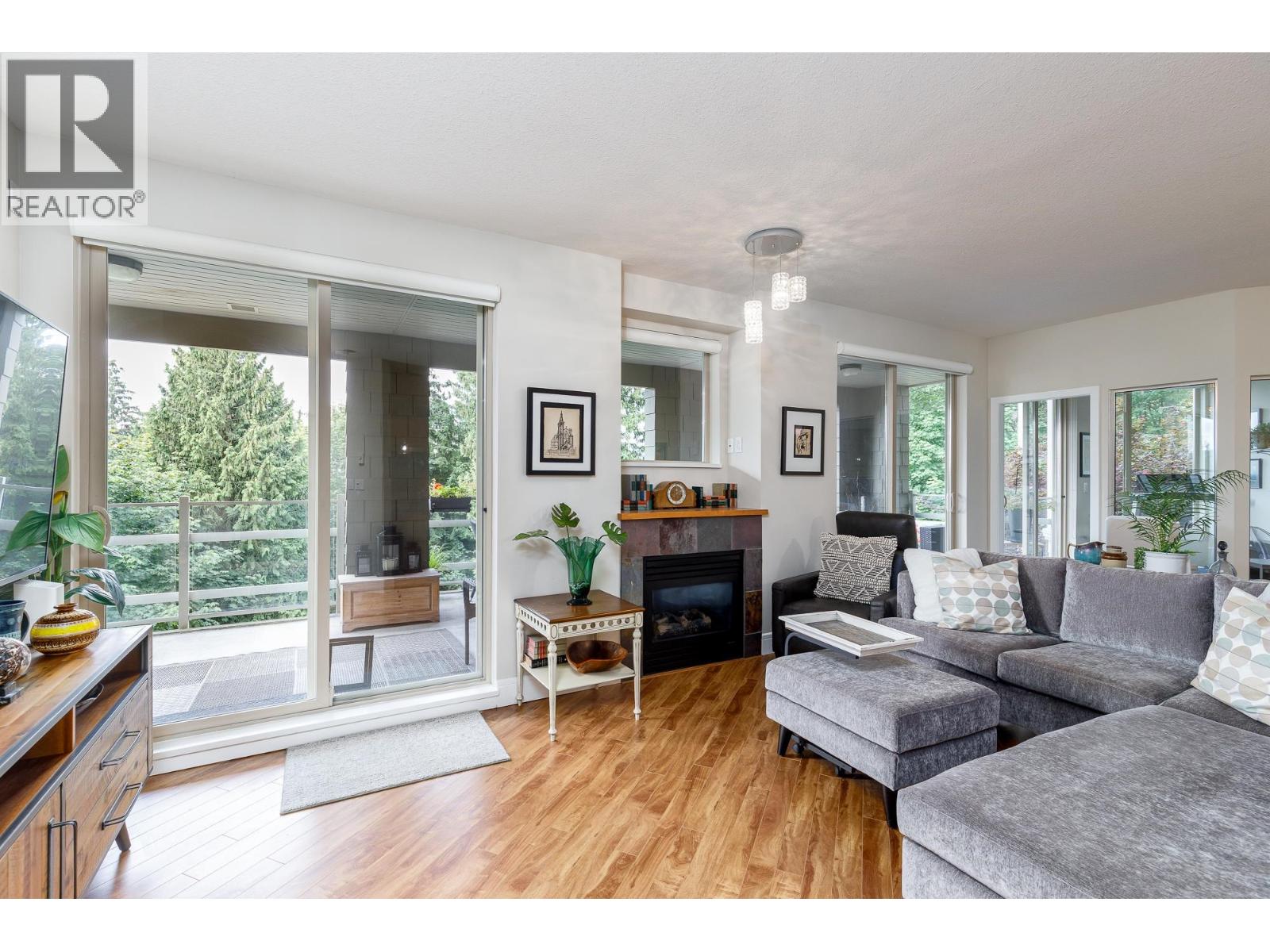 301 560 RAVEN WOODS DRIVE, North Vancouver