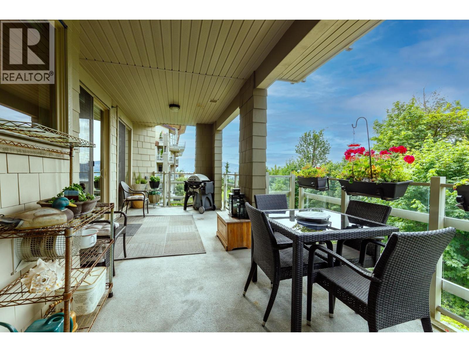 301 560 RAVEN WOODS DRIVE, North Vancouver