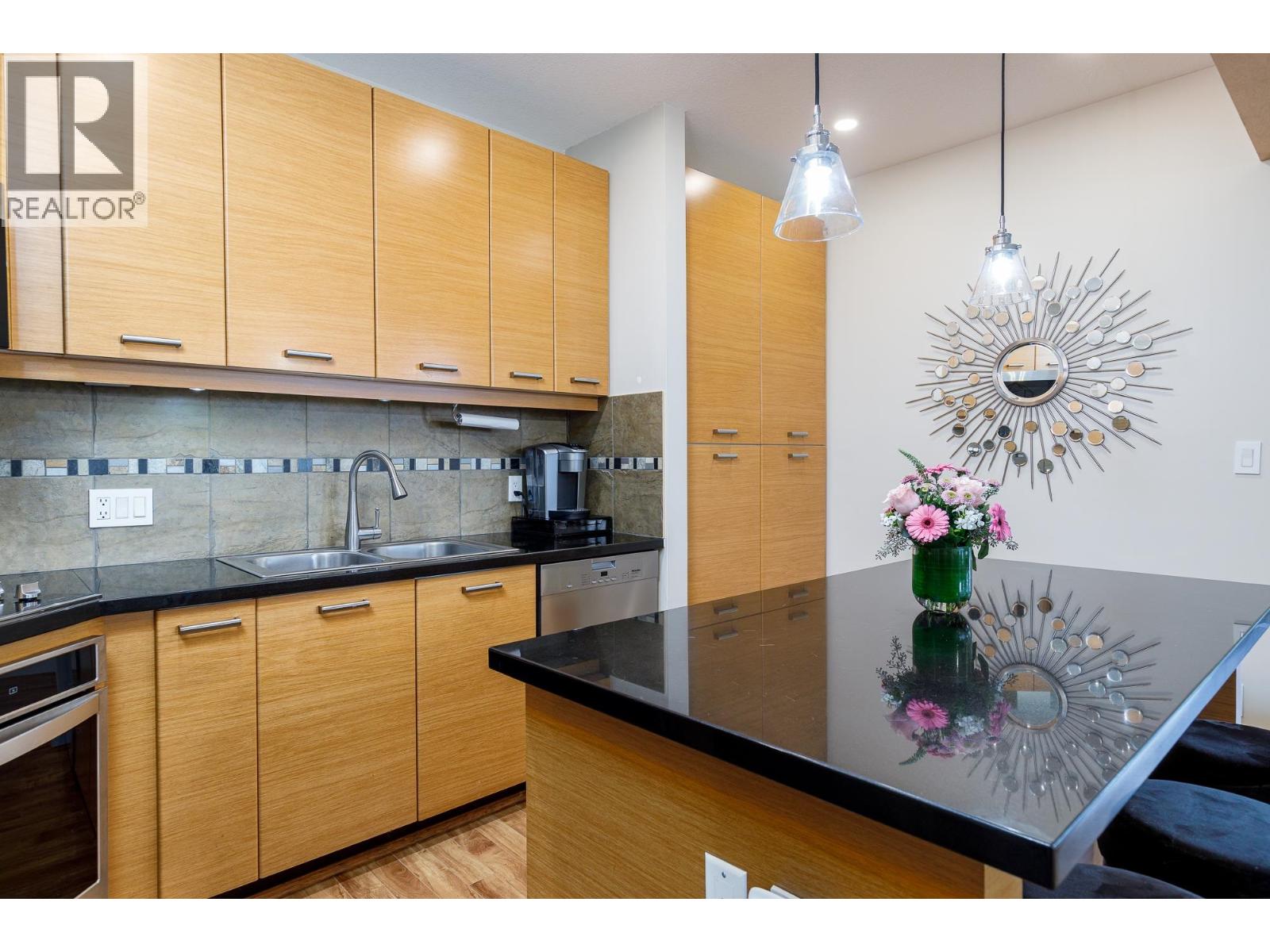 301 560 RAVEN WOODS DRIVE, North Vancouver