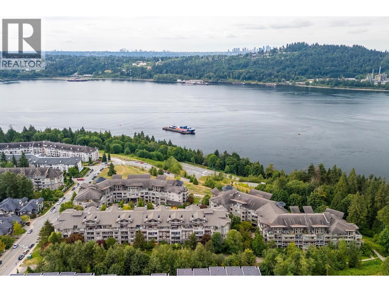 301 560 RAVEN WOODS DRIVE, North Vancouver