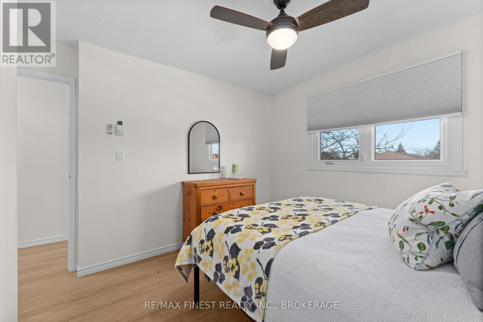 1 - 115 WRIGHT CRESCENT — photo 33