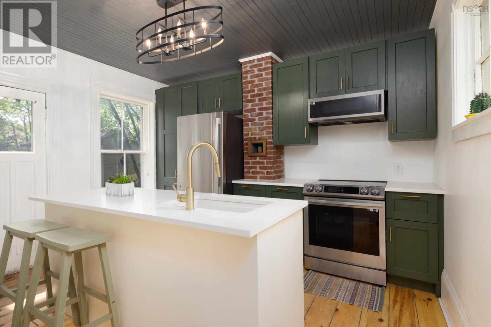 Property 33 of 43 of 17 Pleasant Street