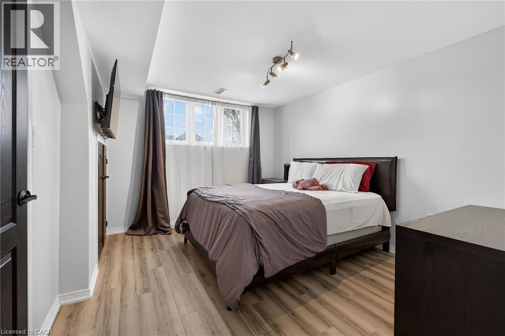 36 LONGVIEW Court - 42