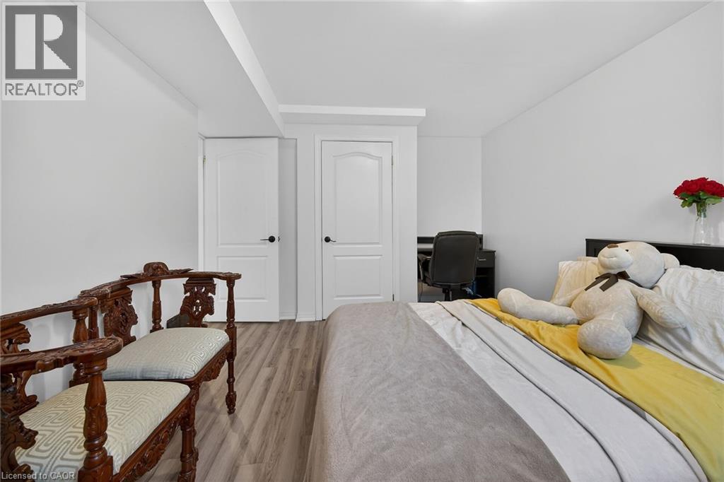 36 LONGVIEW Court - 40