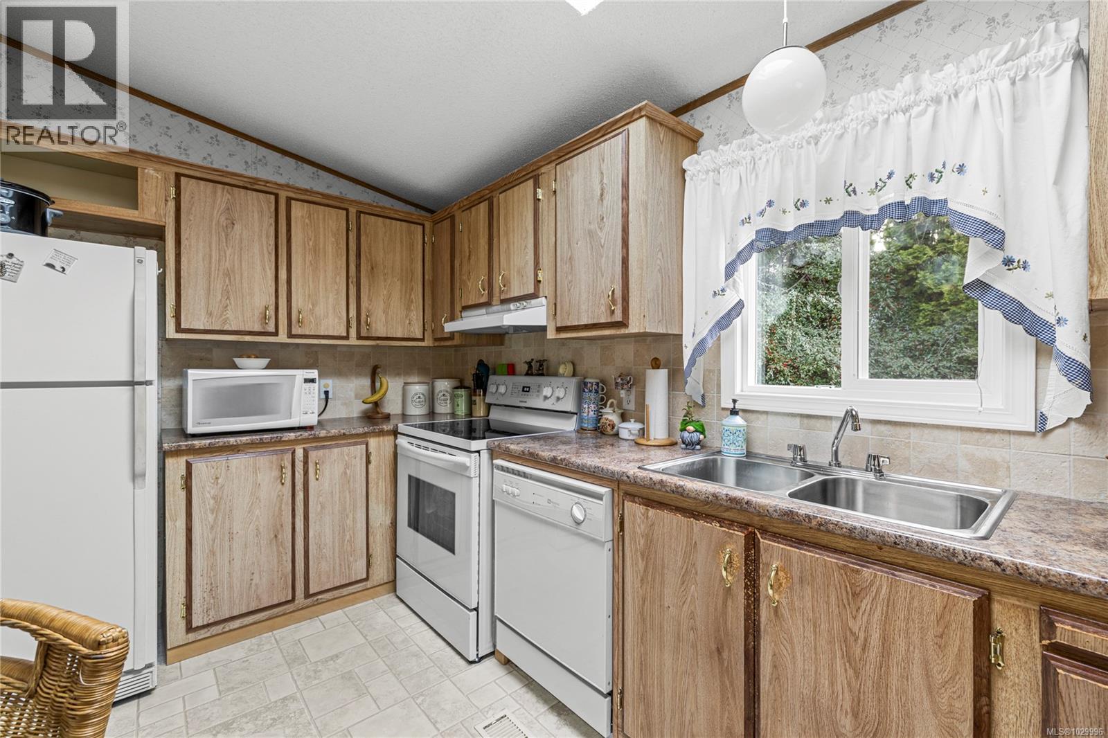 #3 2501 LABIEUX RD - 9