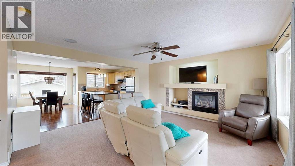 Single Family House for Sale in  Covepark Place NE Coventry Hills Calgary 