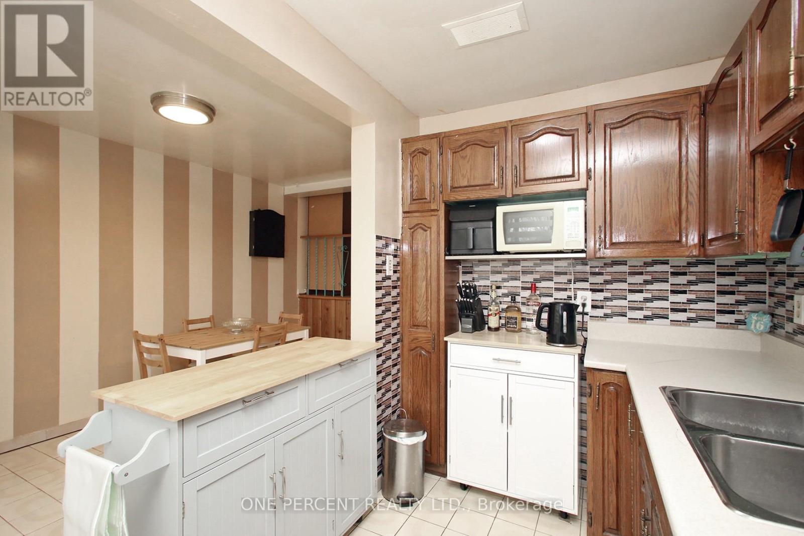 3074 MERRITT AVENUE - 10