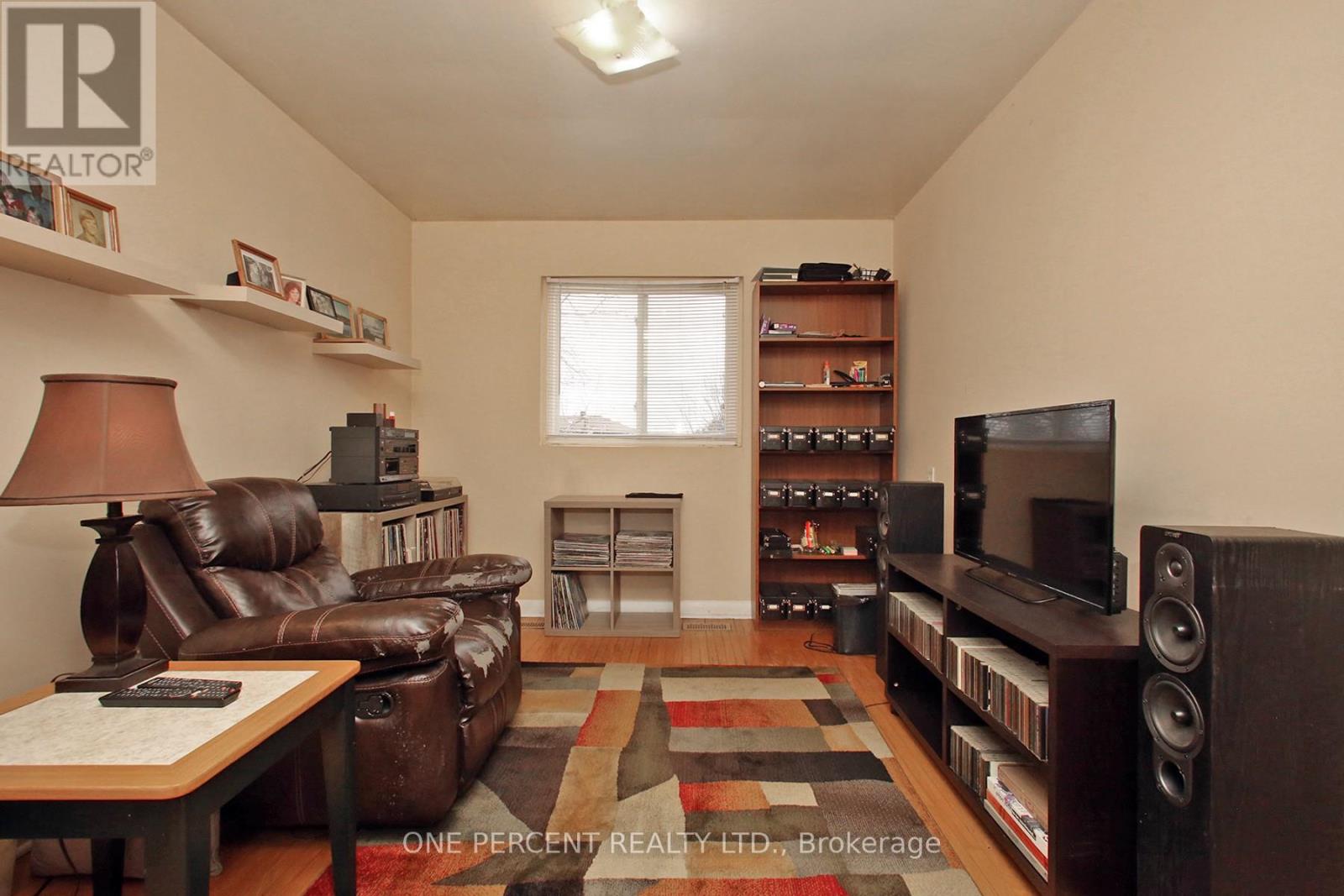 3074 MERRITT AVENUE - 17