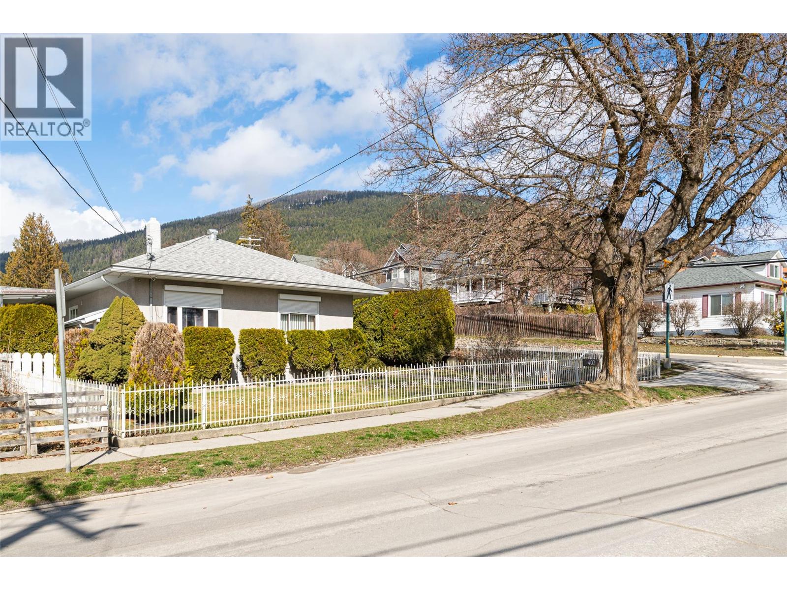 407 10th Avenue North, Creston