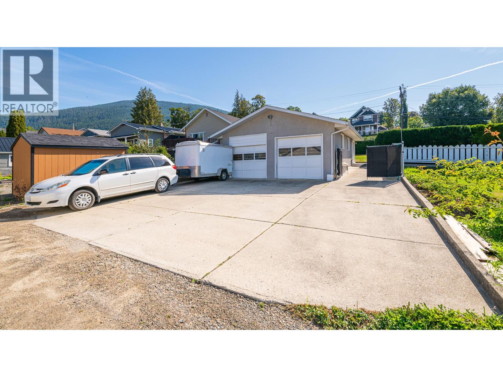 407 10th Avenue N, Creston