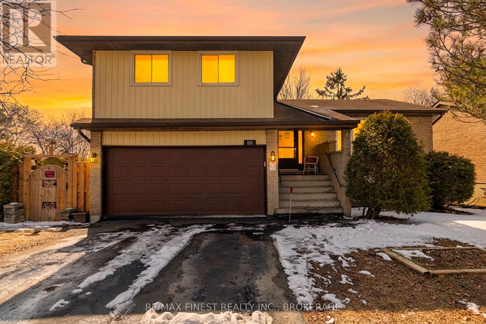 888 SANDRINGHAM PLACE