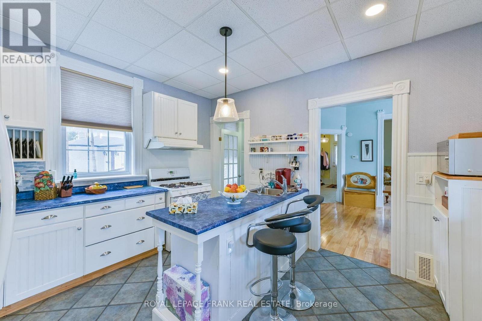 865 PARKHILL ROAD W - 13