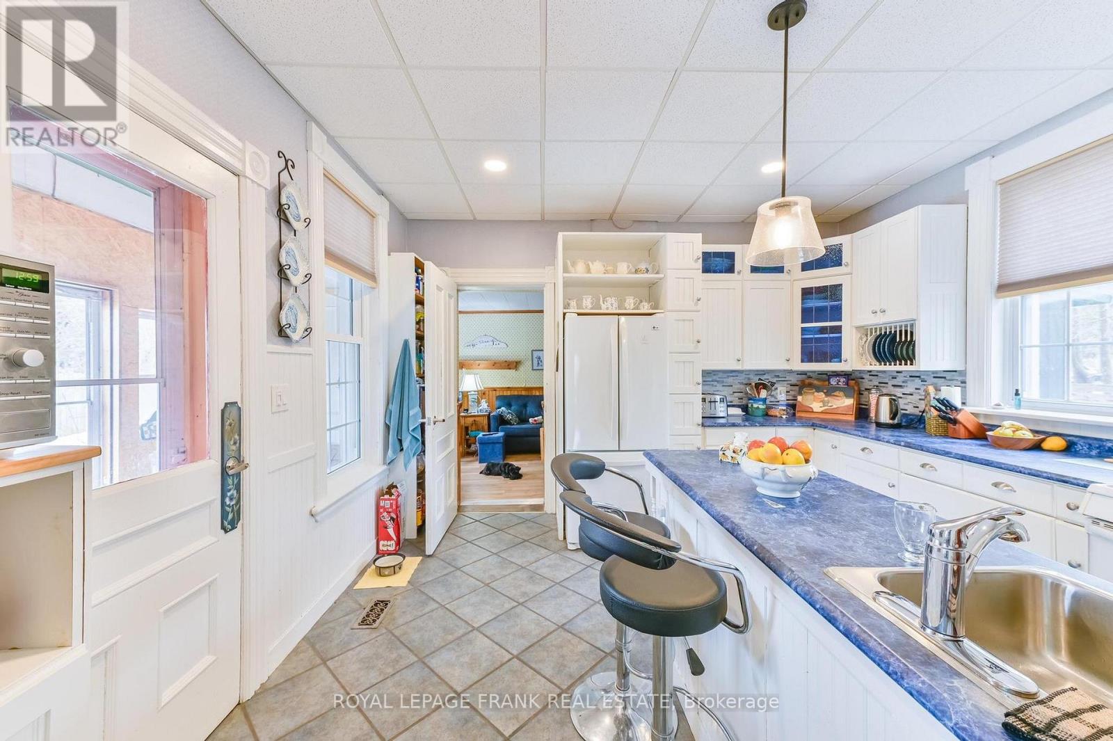 865 PARKHILL ROAD W - 15