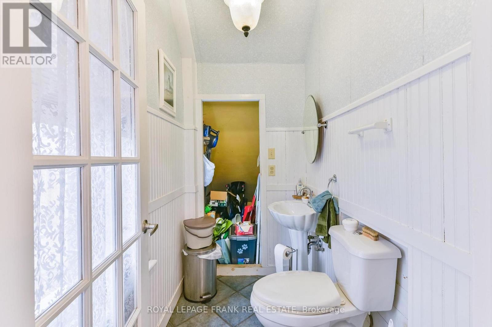 865 PARKHILL ROAD W - 22