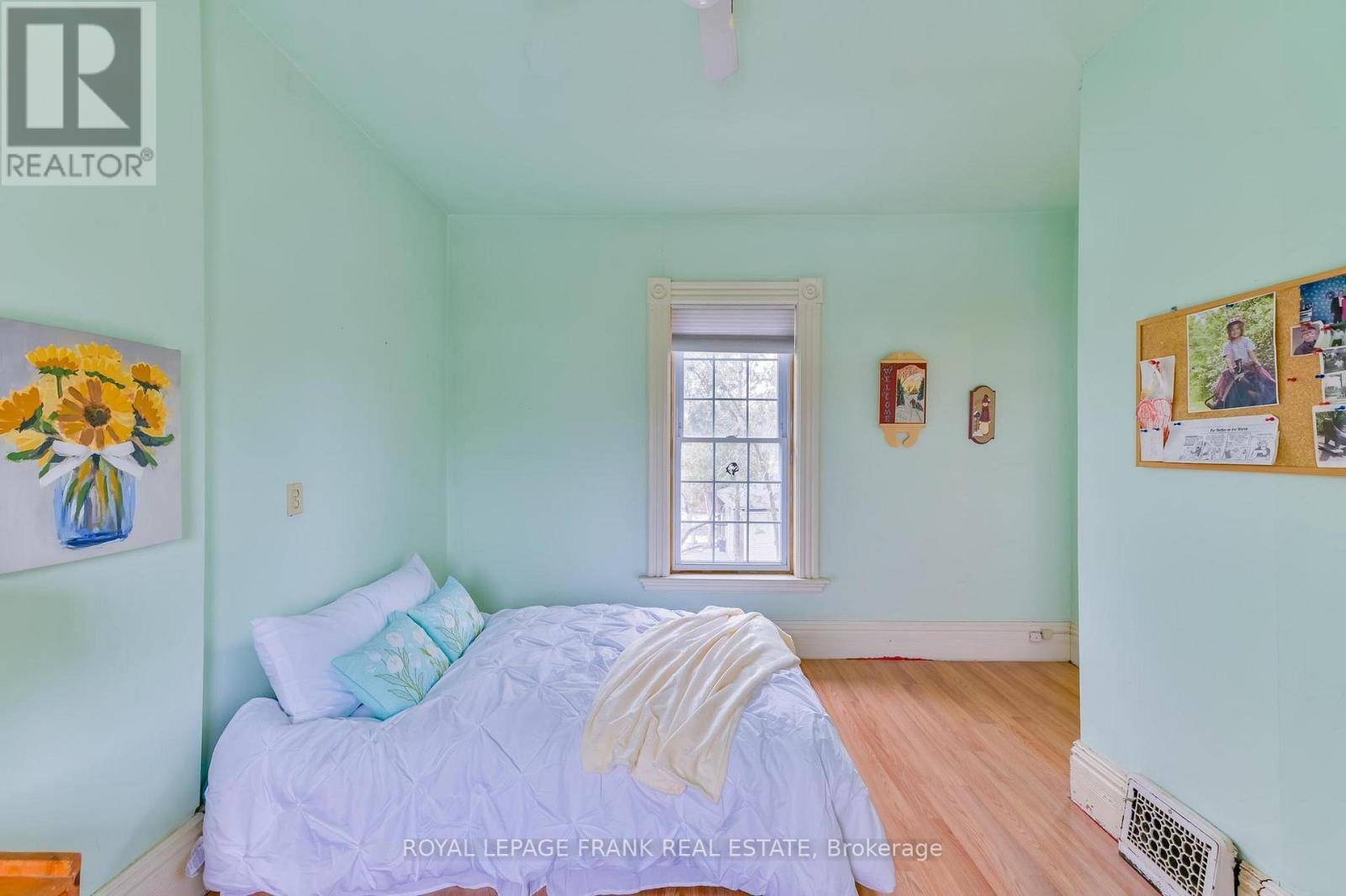 865 PARKHILL ROAD W - 27