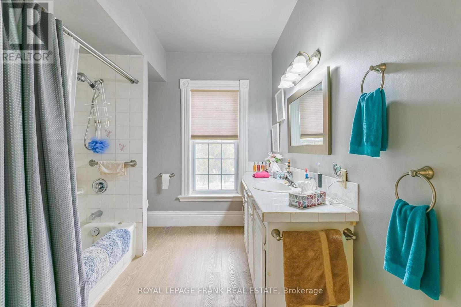 865 PARKHILL ROAD W - 31