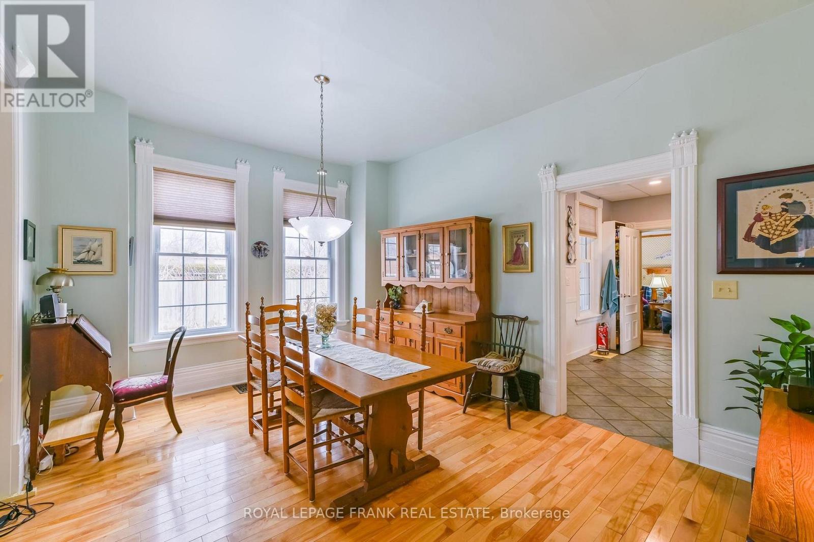 865 PARKHILL ROAD W - 7
