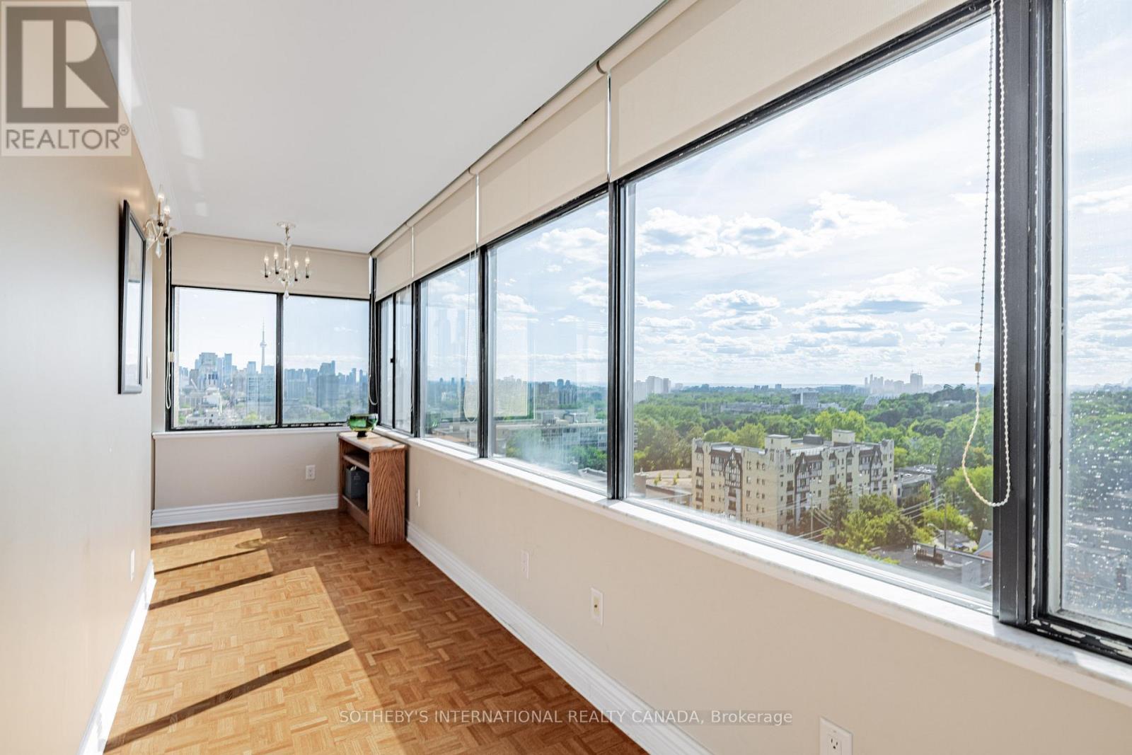 #13 423 AVENUE ROAD - 19