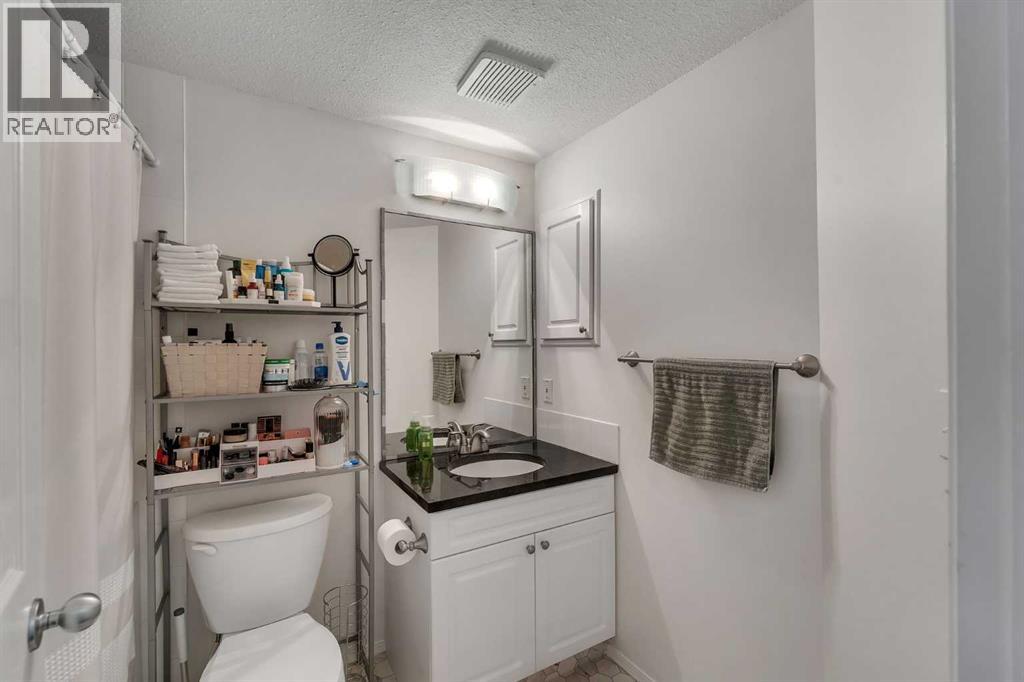 201, 215 17 Avenue NE, Calgary, Alberta