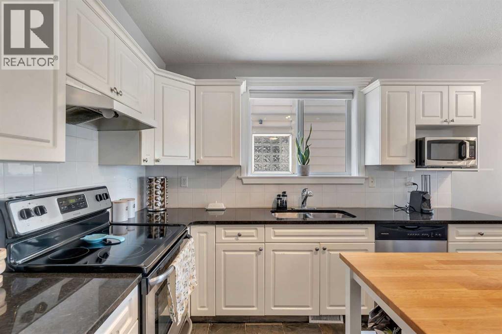 Single Family House for Sale in    Avenue NE Tuxedo Park Calgary 