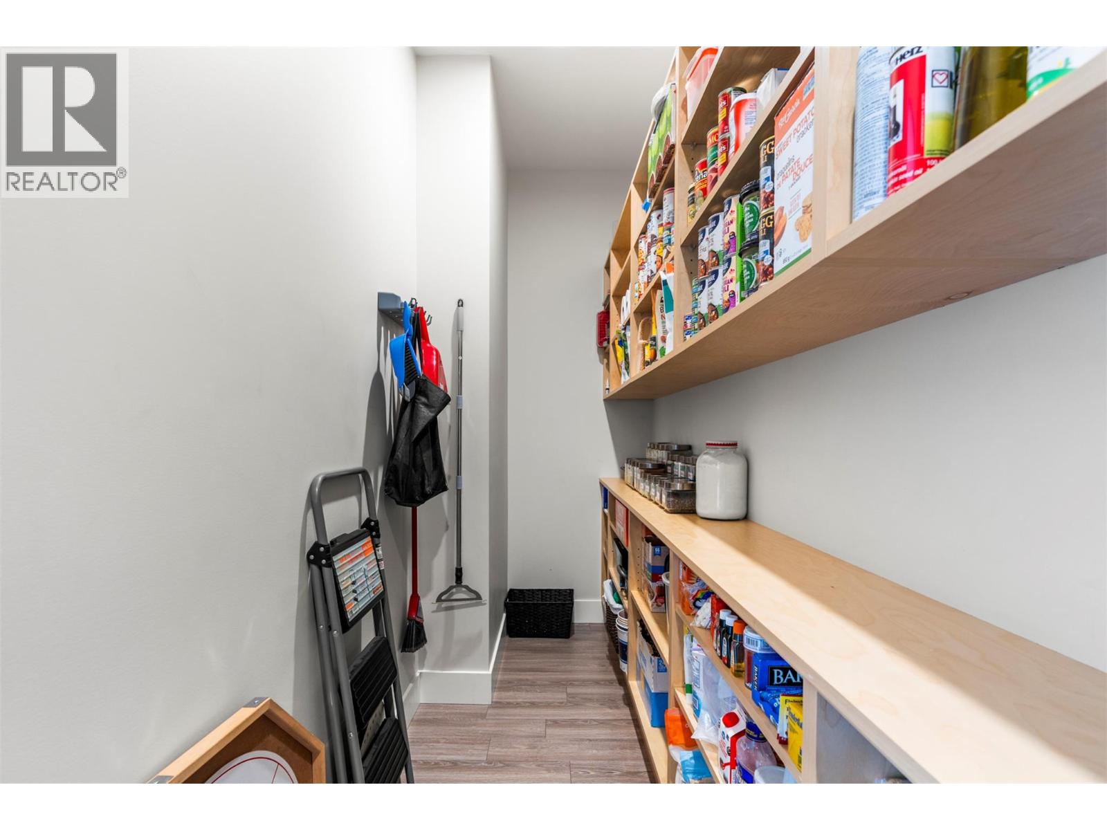 1021 17 AVENUE SE - 15