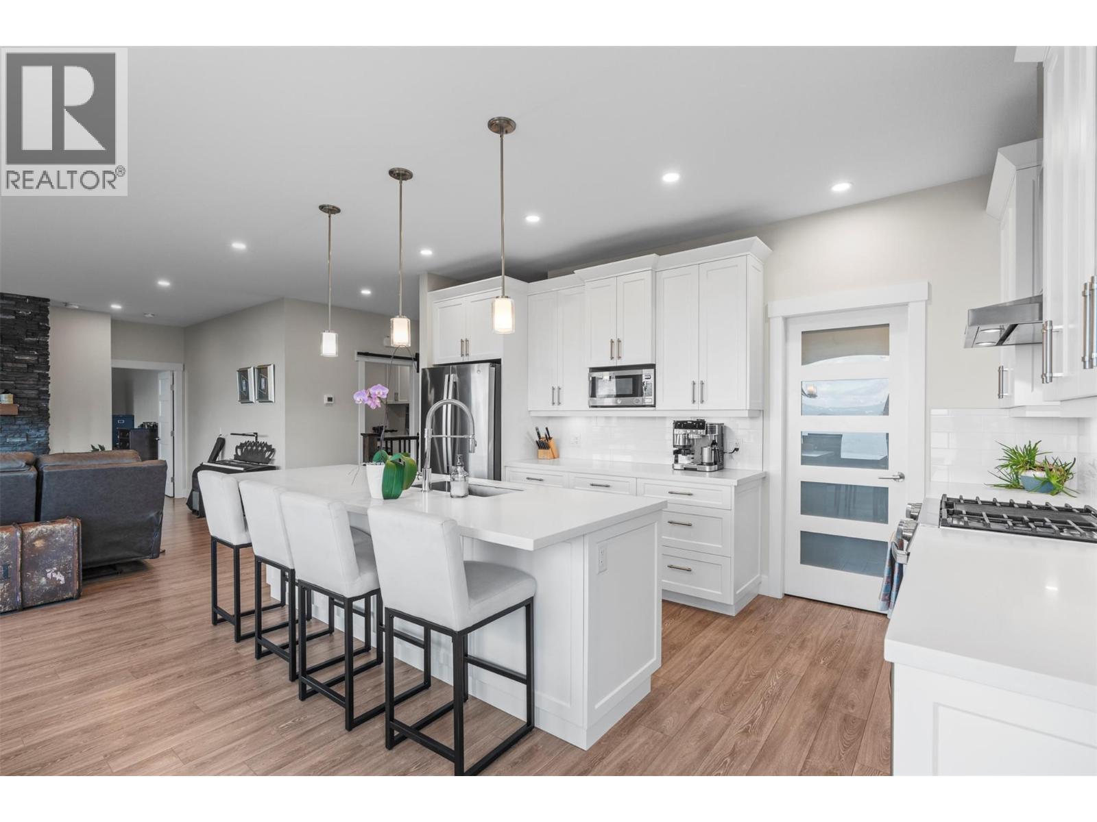 1021 17 AVENUE SE - 11