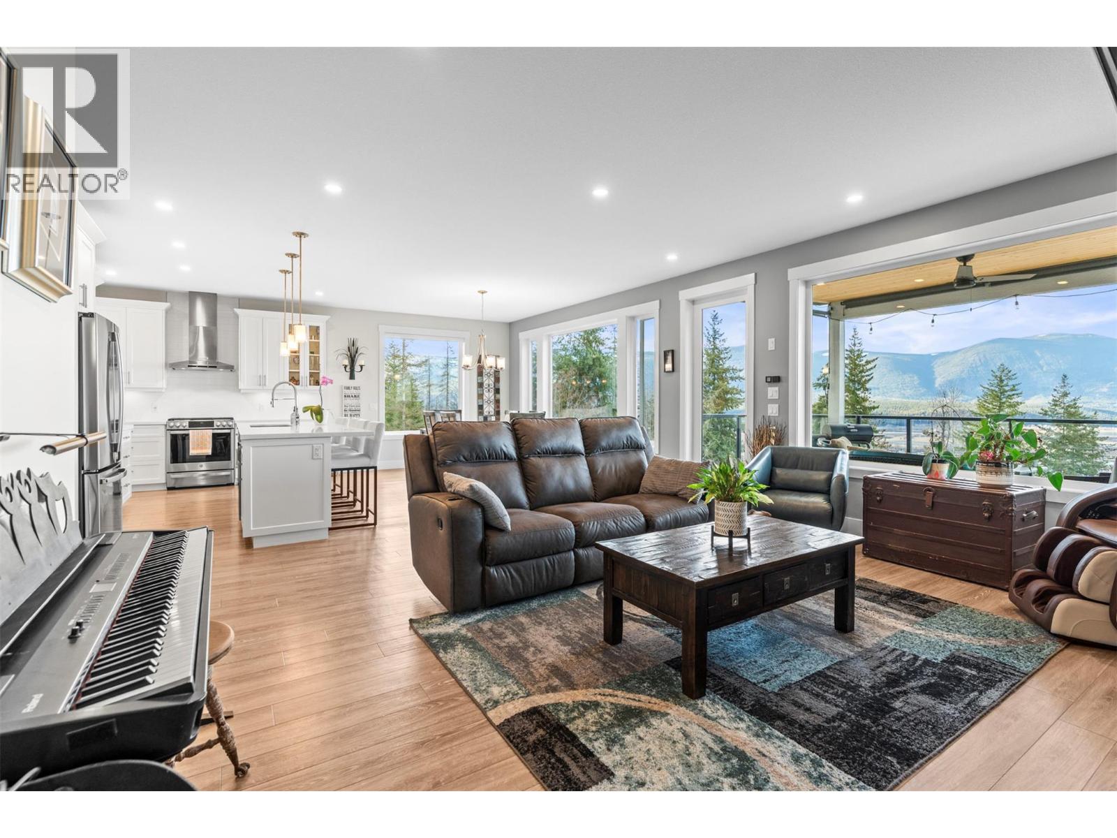 1021 17 AVENUE SE - 22