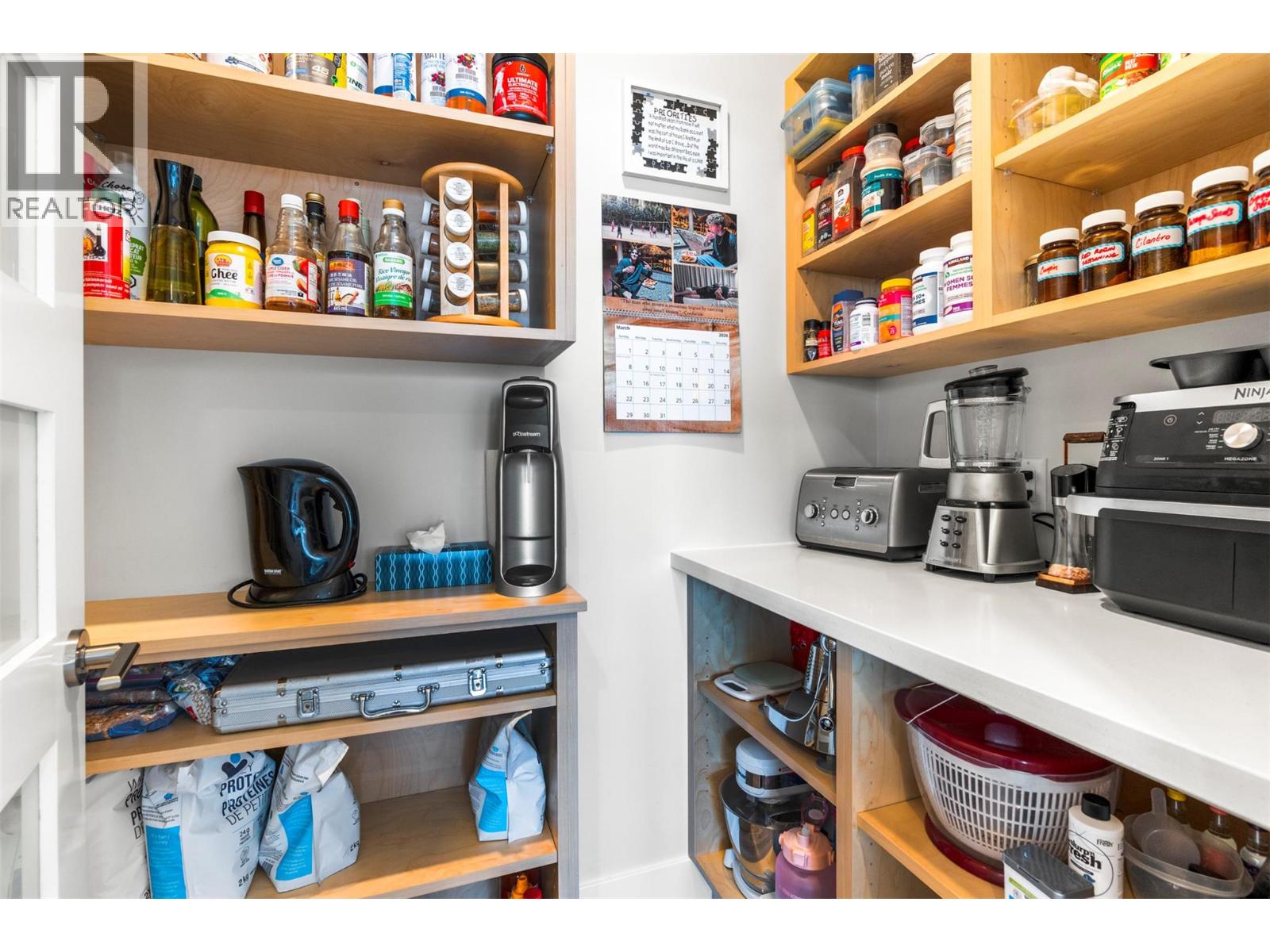 1021 17 AVENUE SE - 14