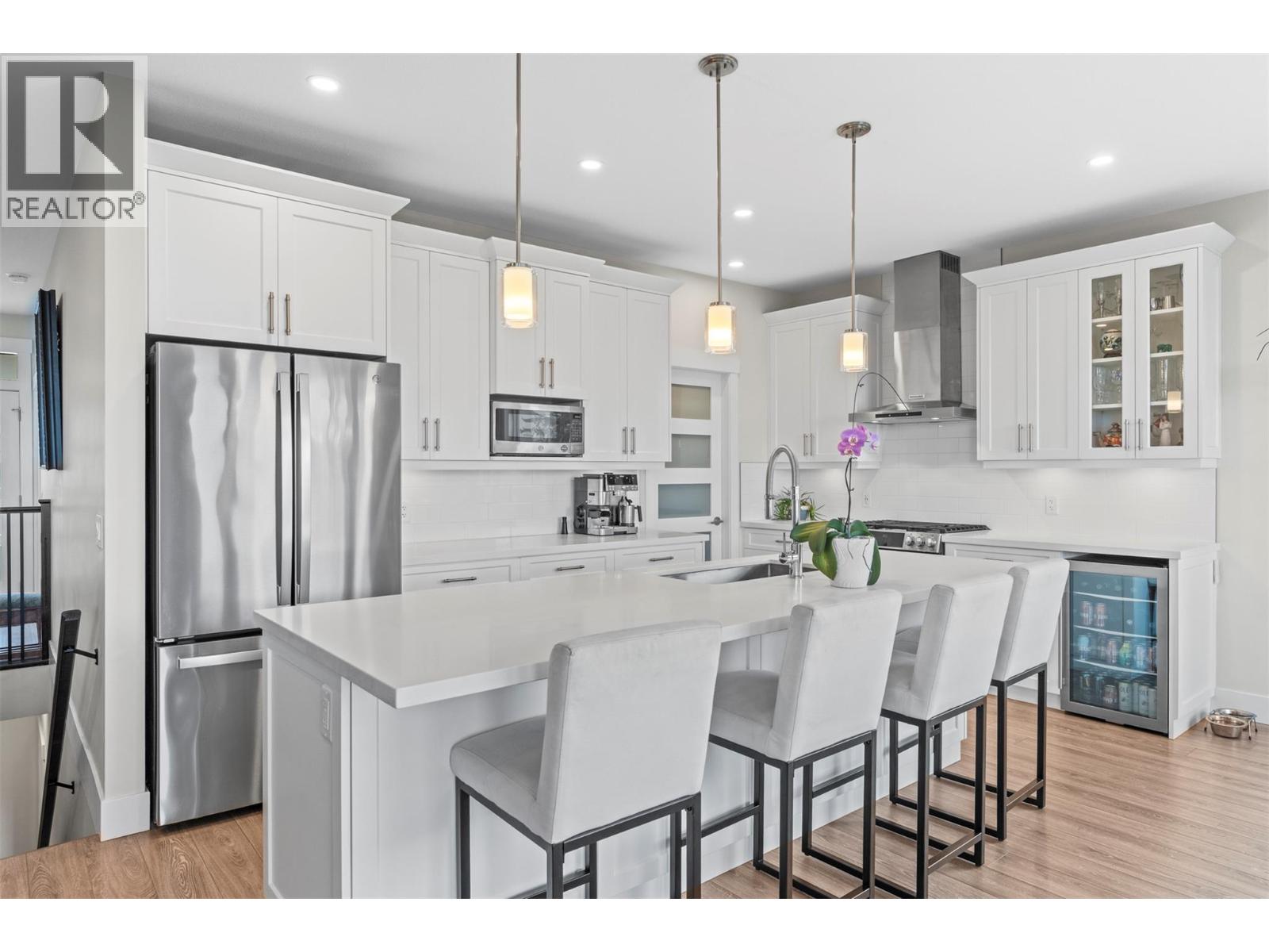 1021 17 AVENUE SE - 8