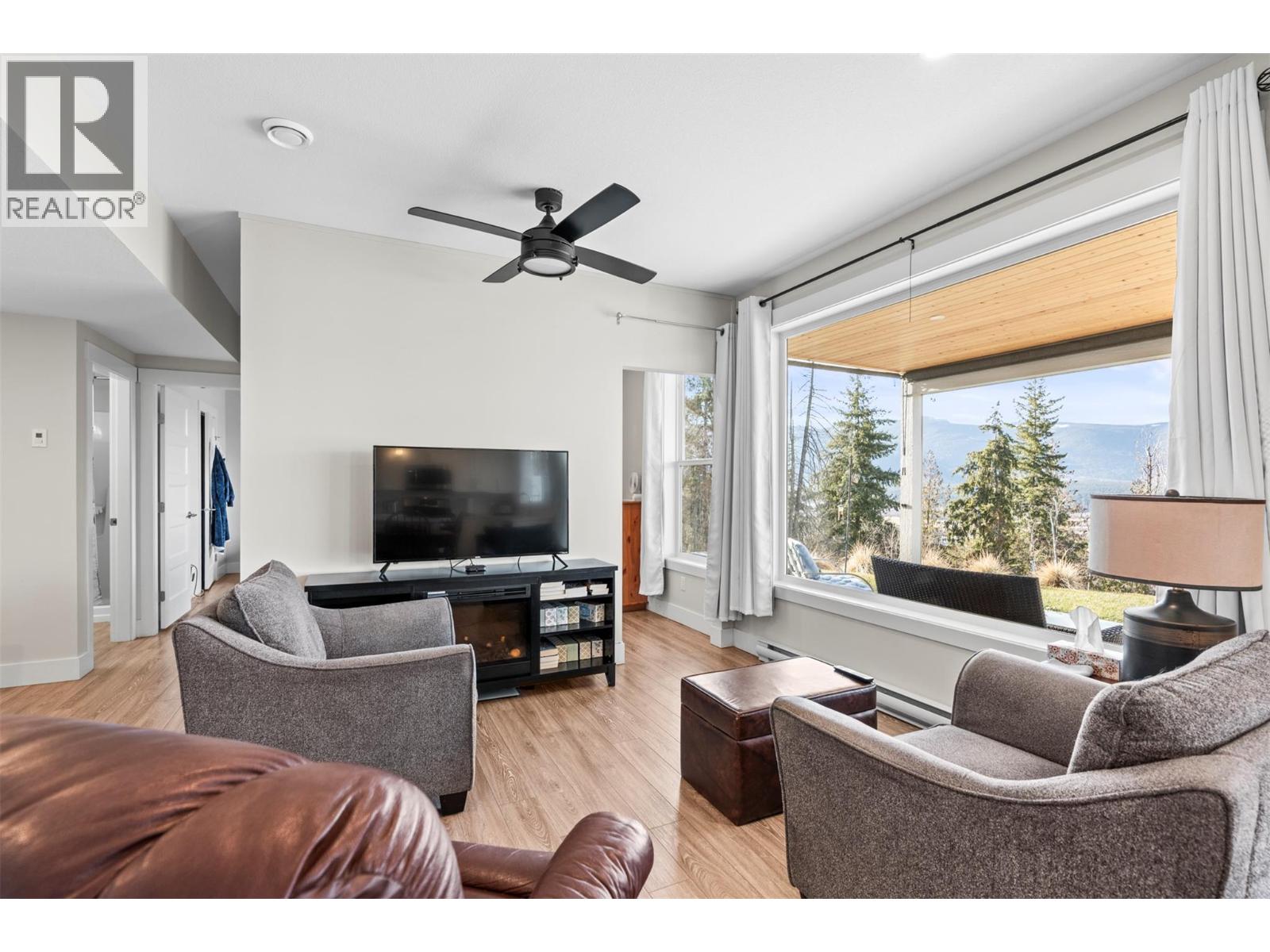 1021 17 AVENUE SE - 53