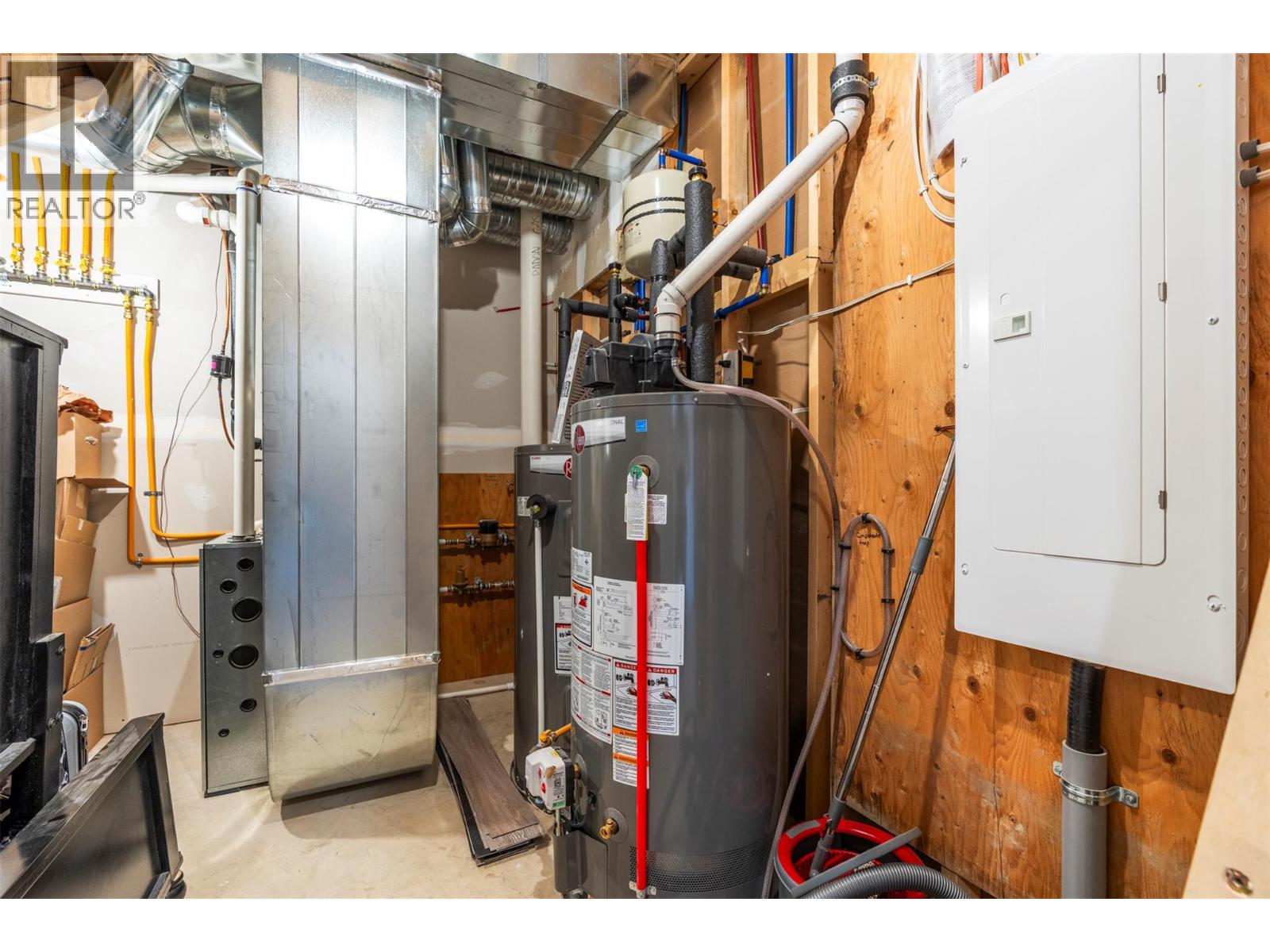 1021 17 AVENUE SE - 48