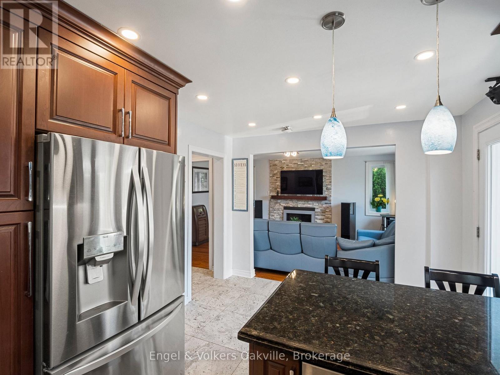 2215 SPRINGFIELD COURT - 12