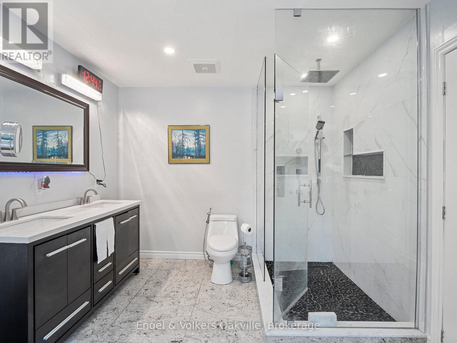2215 SPRINGFIELD COURT, Mississauga (Sheridan), Ontario