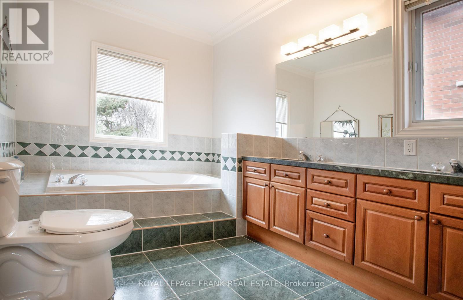 2940 LAKEVIEW BOULEVARD - 18