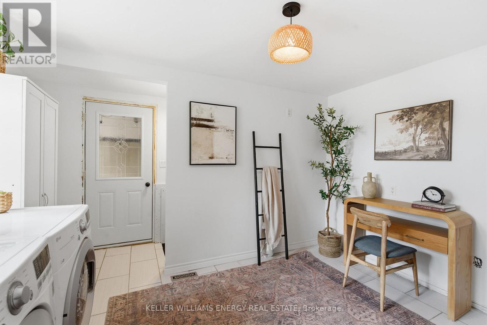 26 WELLINGTON STREET - 24
