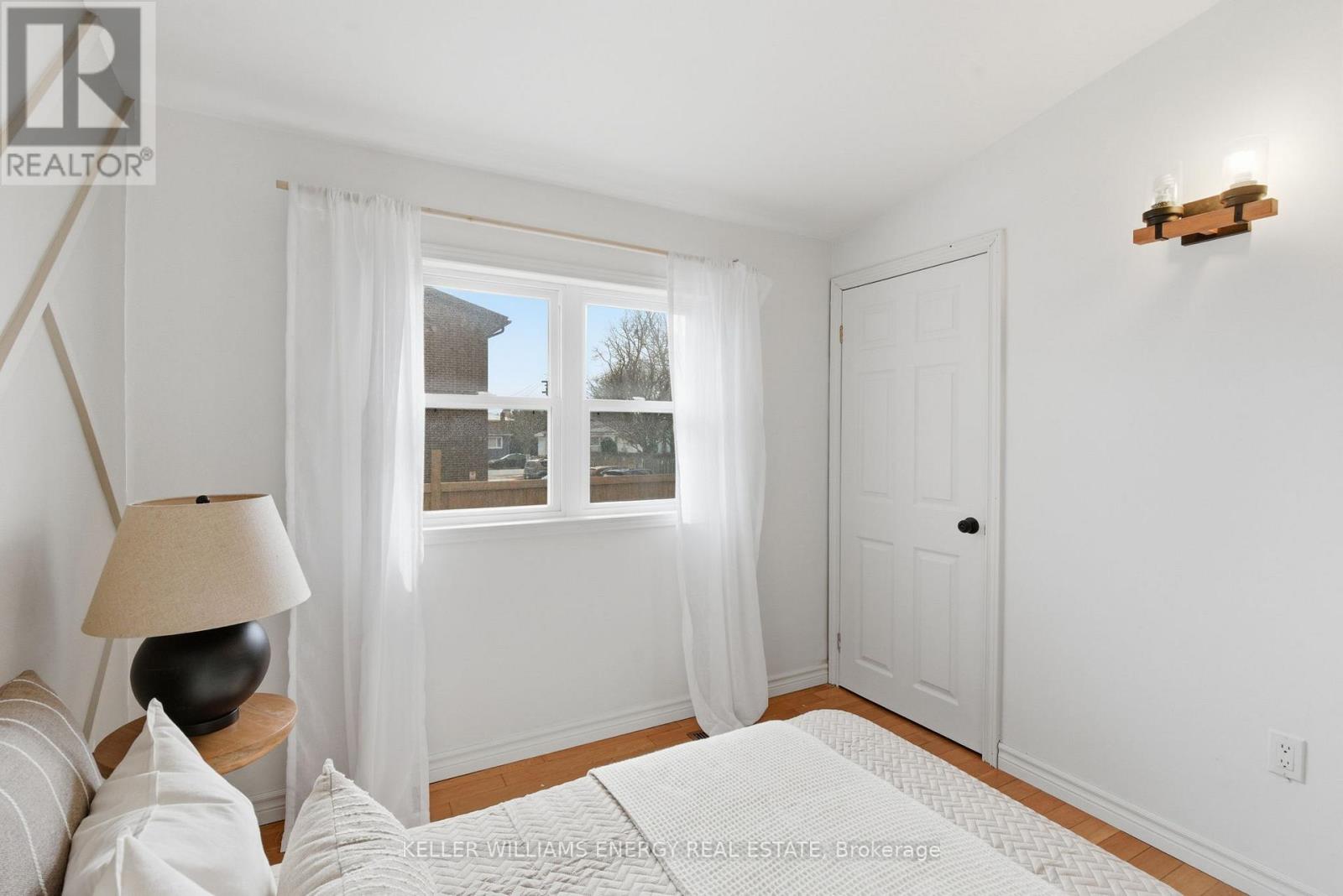 26 WELLINGTON STREET - 28