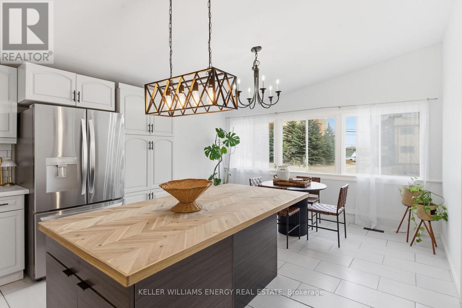 26 WELLINGTON STREET - 9