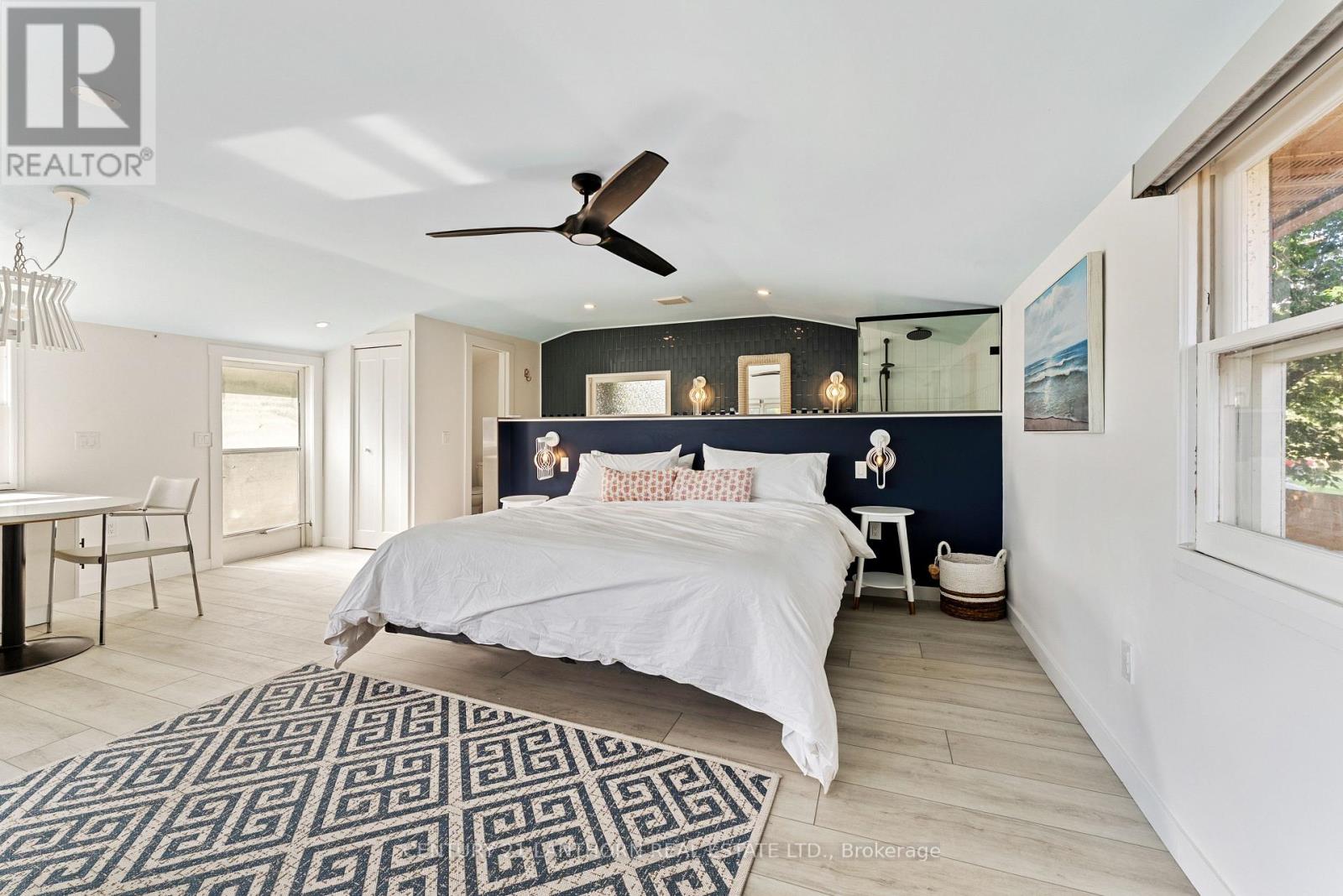 Bachelor Suite