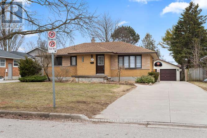 21 GOLDWICK CRESCENT