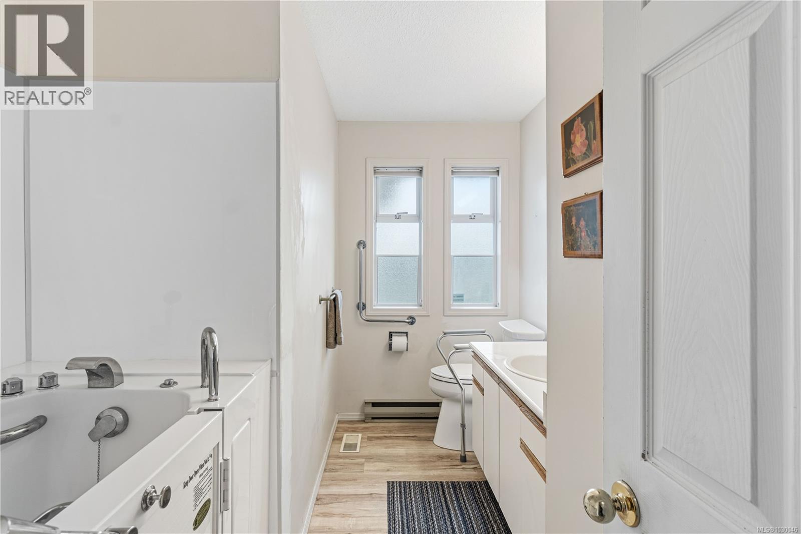 5351 FILLINGER CRES - 11