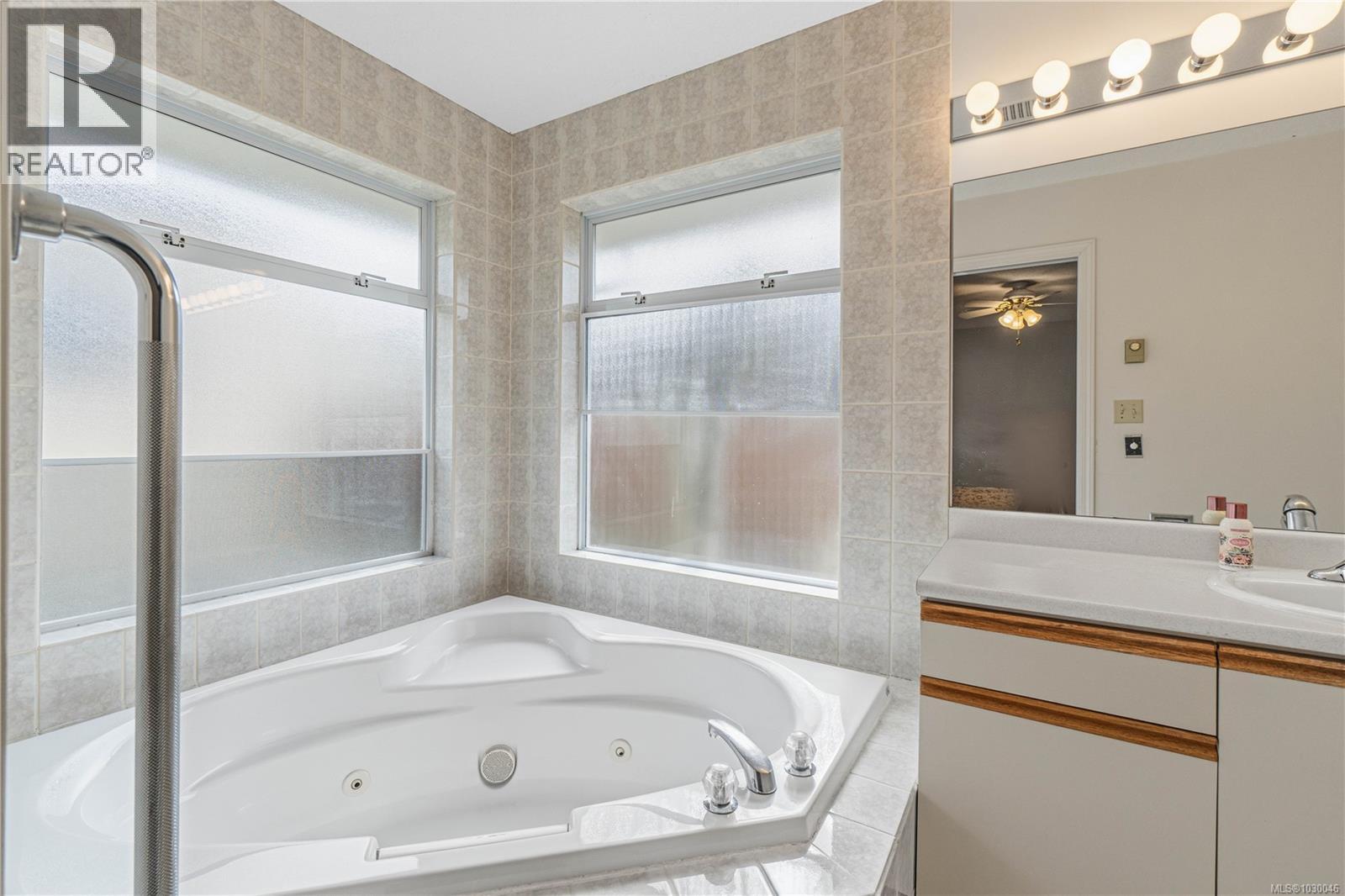 5351 FILLINGER CRES - 16