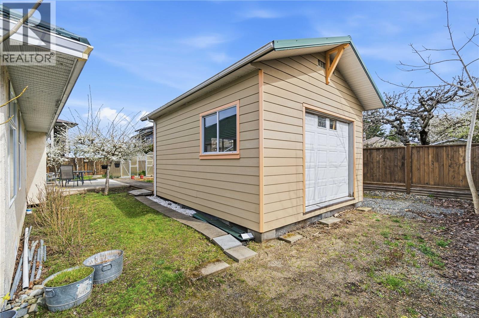 5351 FILLINGER CRES - 24