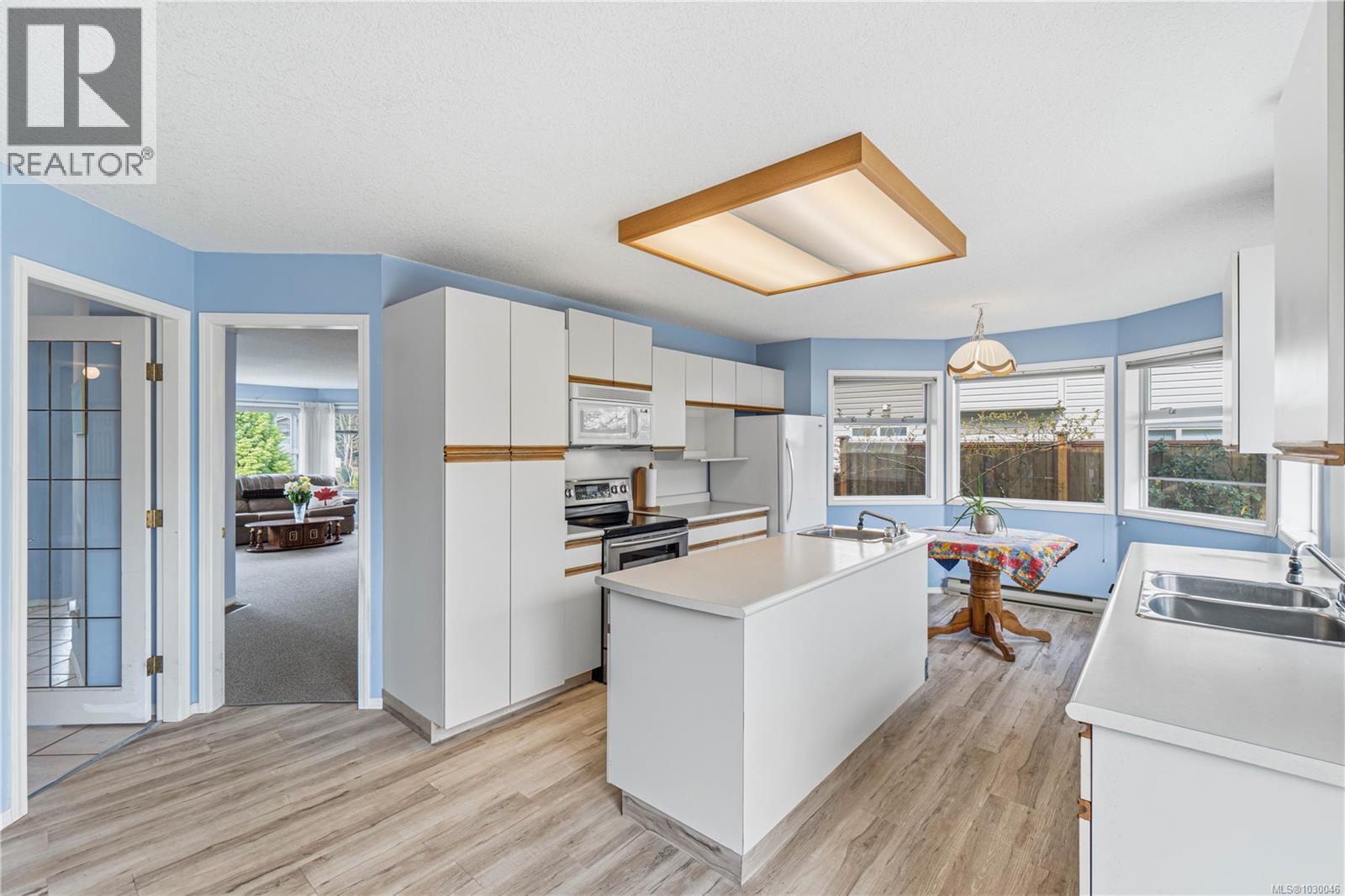 5351 FILLINGER CRES - 5