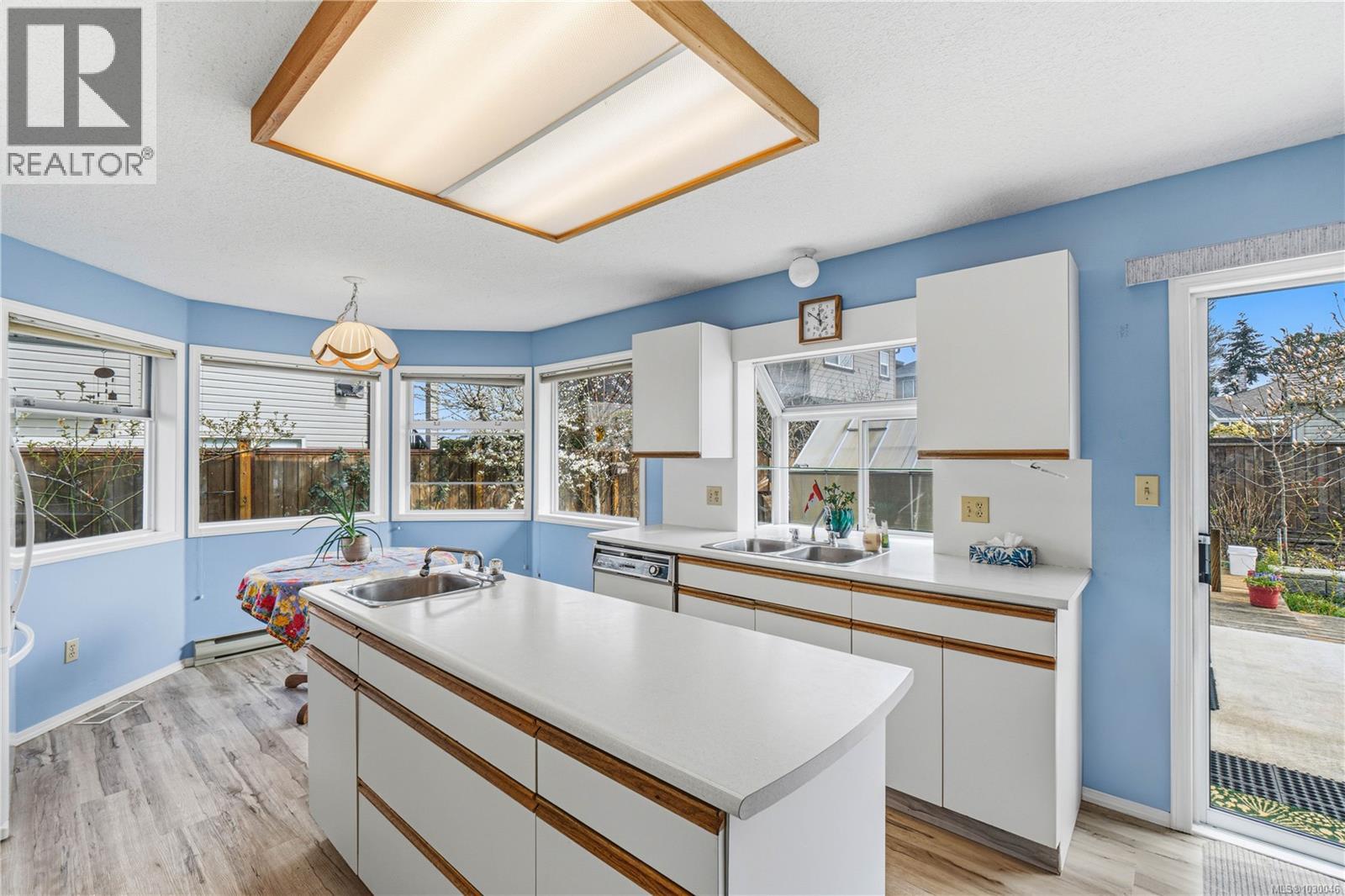 5351 FILLINGER CRES - 6