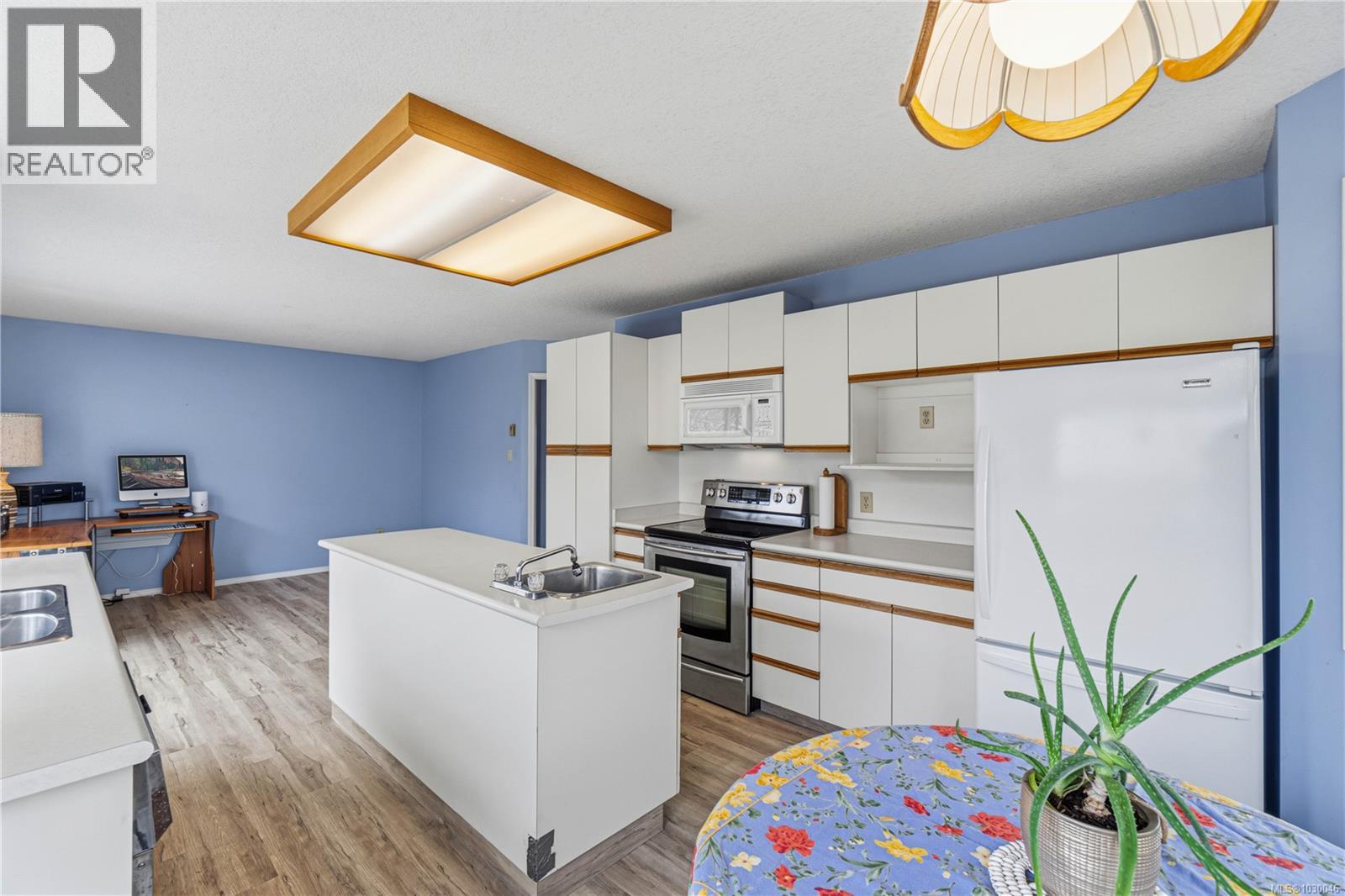 5351 FILLINGER CRES - 7