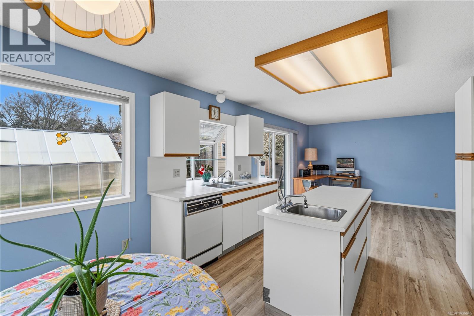 5351 FILLINGER CRES - 8