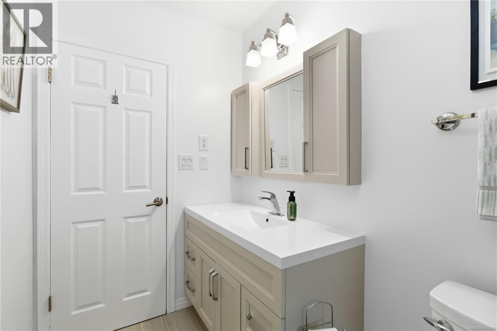  751 Cameo Street, Saanich