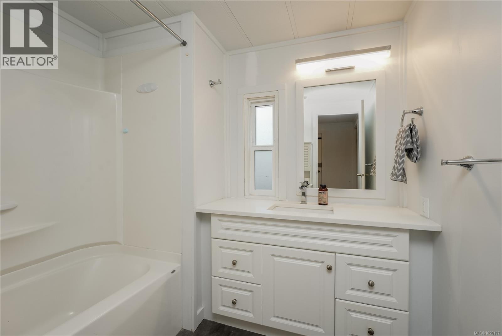 #5 70 COOPER RD - 10