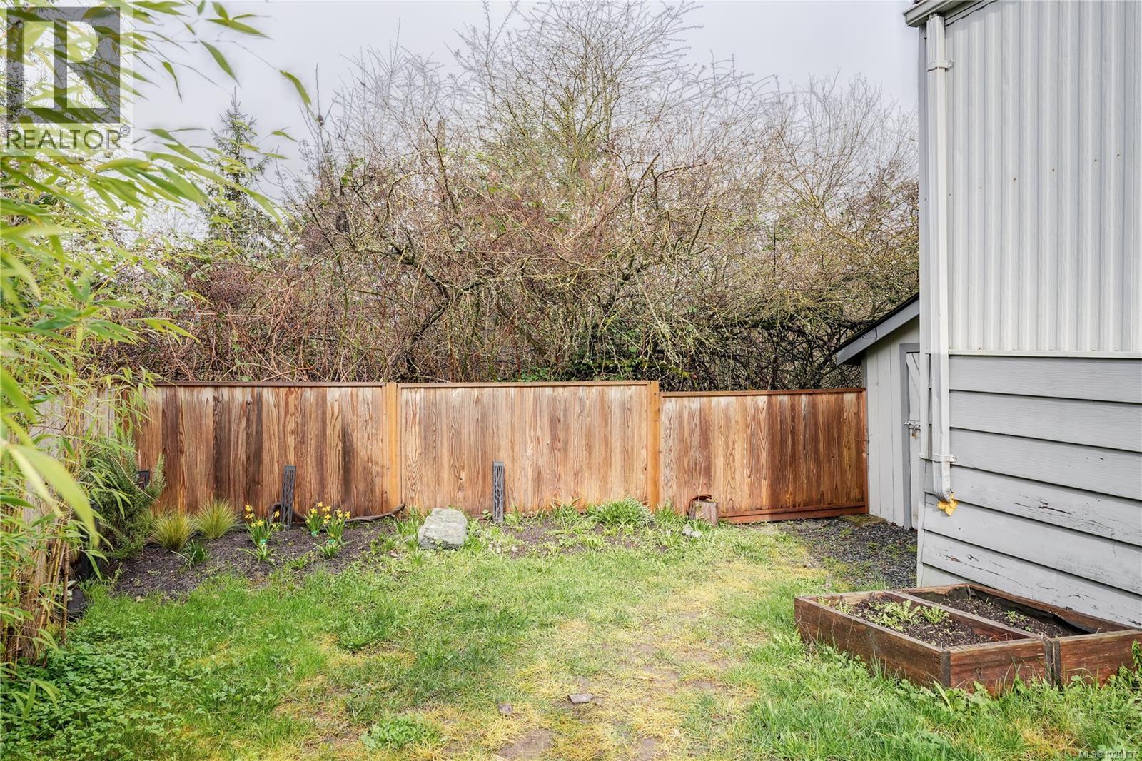 #5 70 COOPER RD - 17