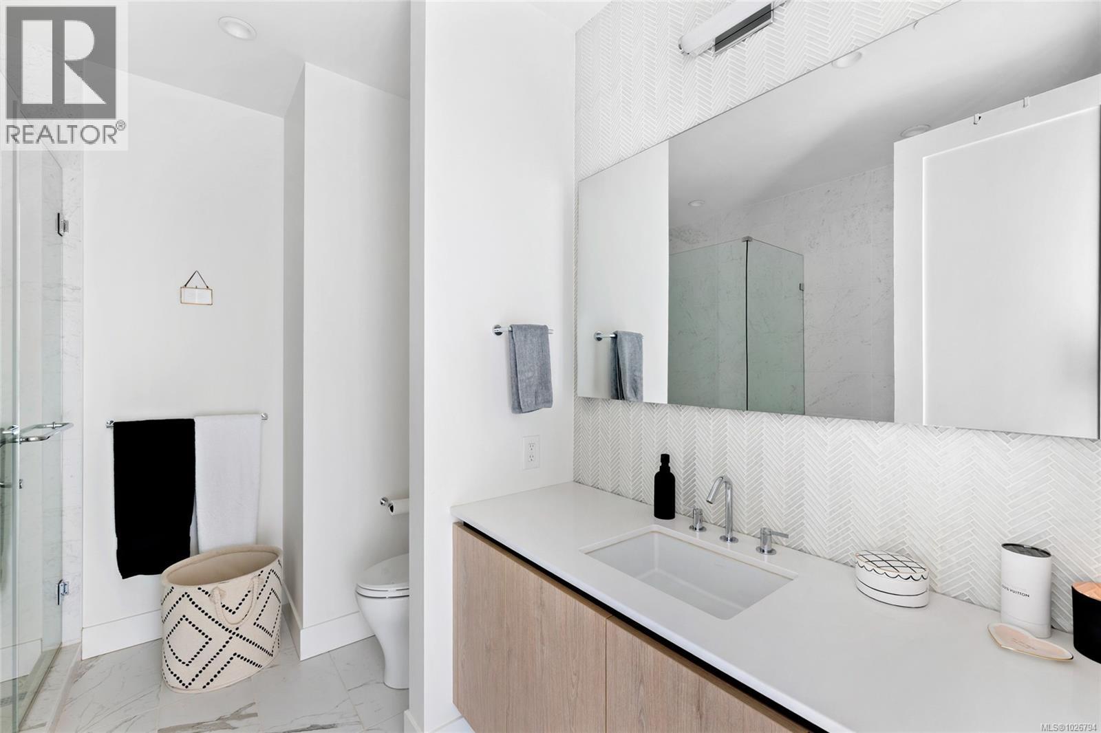 #203 888 GOVERNMENT ST - 13